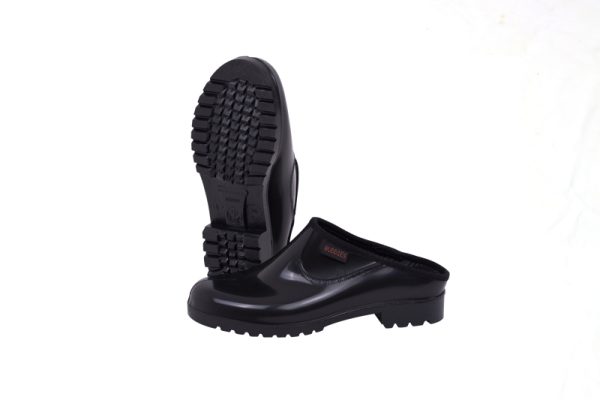 clogs black